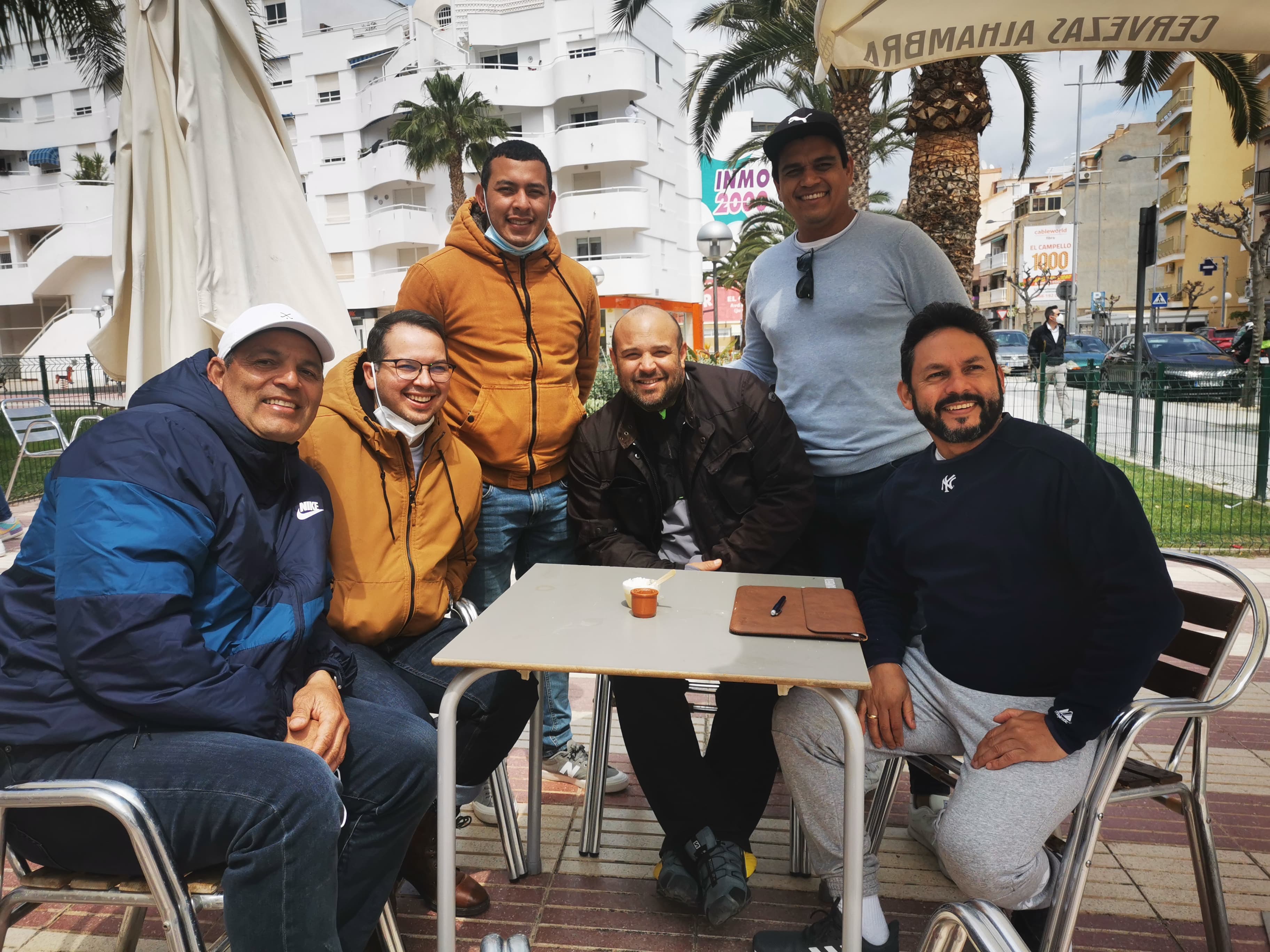 Fundadores de Los Toros de Alicante durante la firma del Acta de Constitución